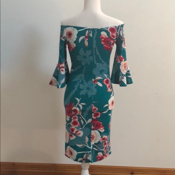 NWOT off shoulder dress size Medium - Picture 2 of 3